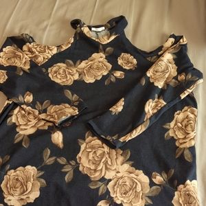 Cold shoulder sweater. 3x.